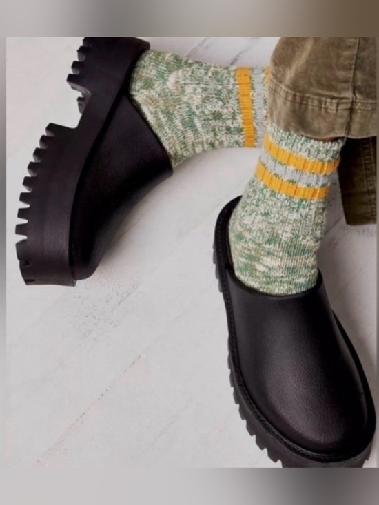 Jeffrey Campbell Shoes - Like New Jeffrey Campbell Matte Black Chunky Platform Clog Mules